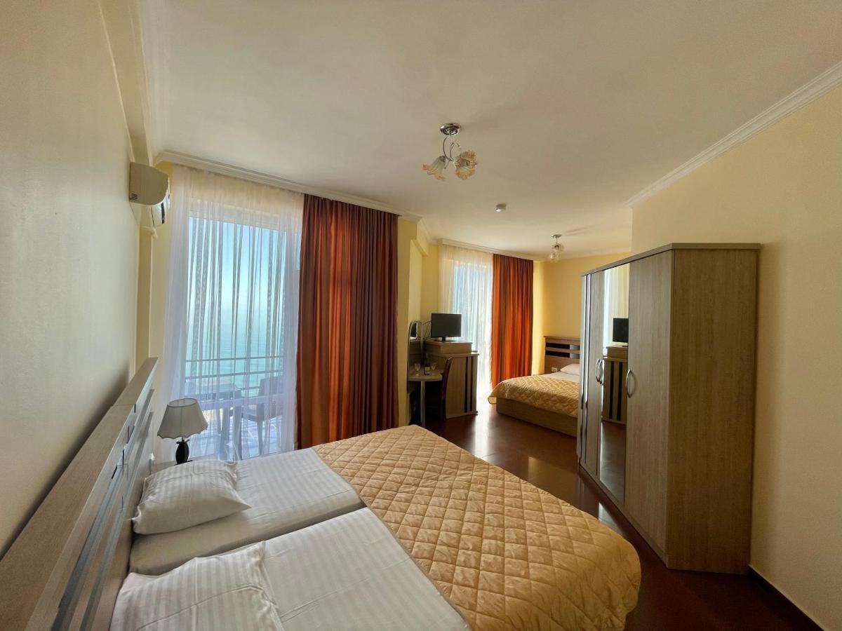 Hotel Lazuri In Kvariati Luaran gambar