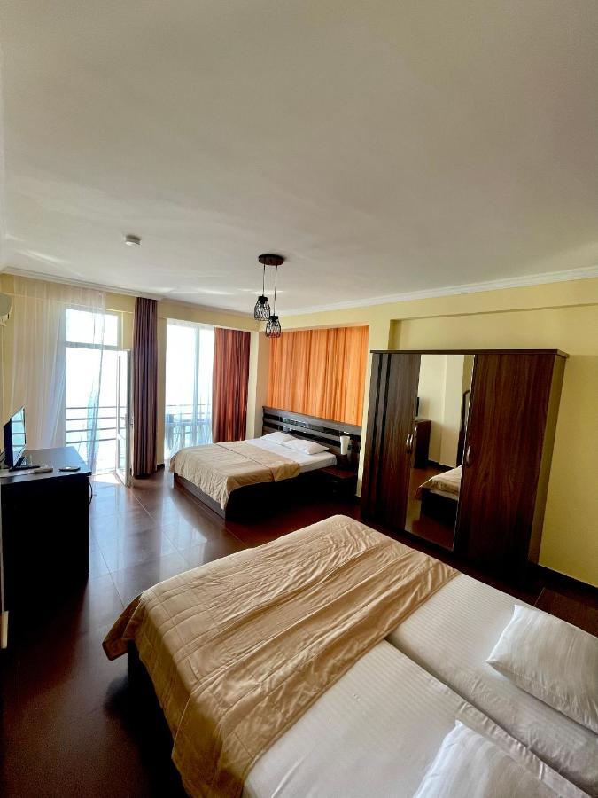 Hotel Lazuri In Kvariati Luaran gambar