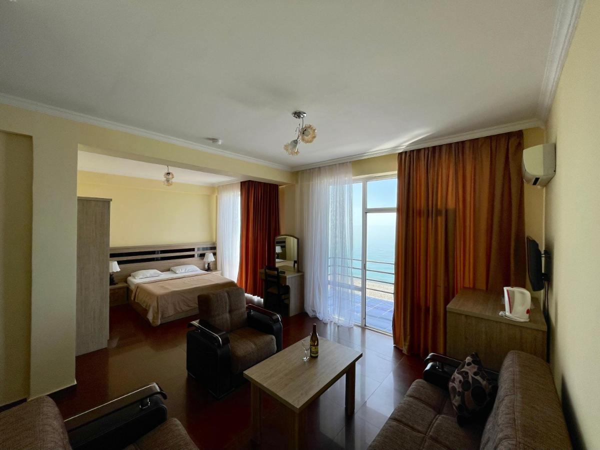 Hotel Lazuri In Kvariati Luaran gambar