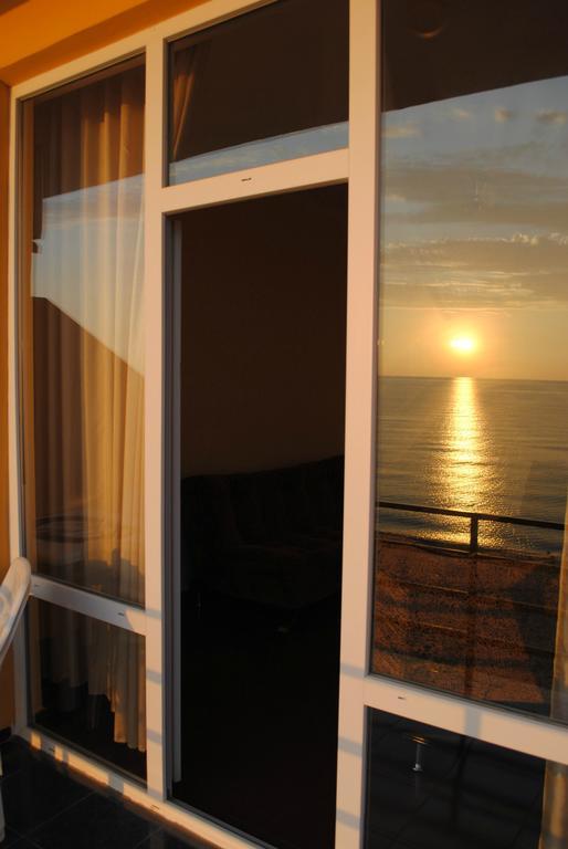 Hotel Lazuri In Kvariati Luaran gambar