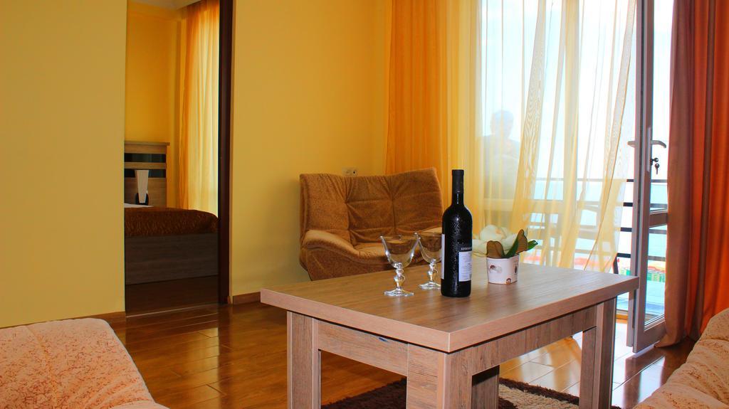 Hotel Lazuri In Kvariati Luaran gambar