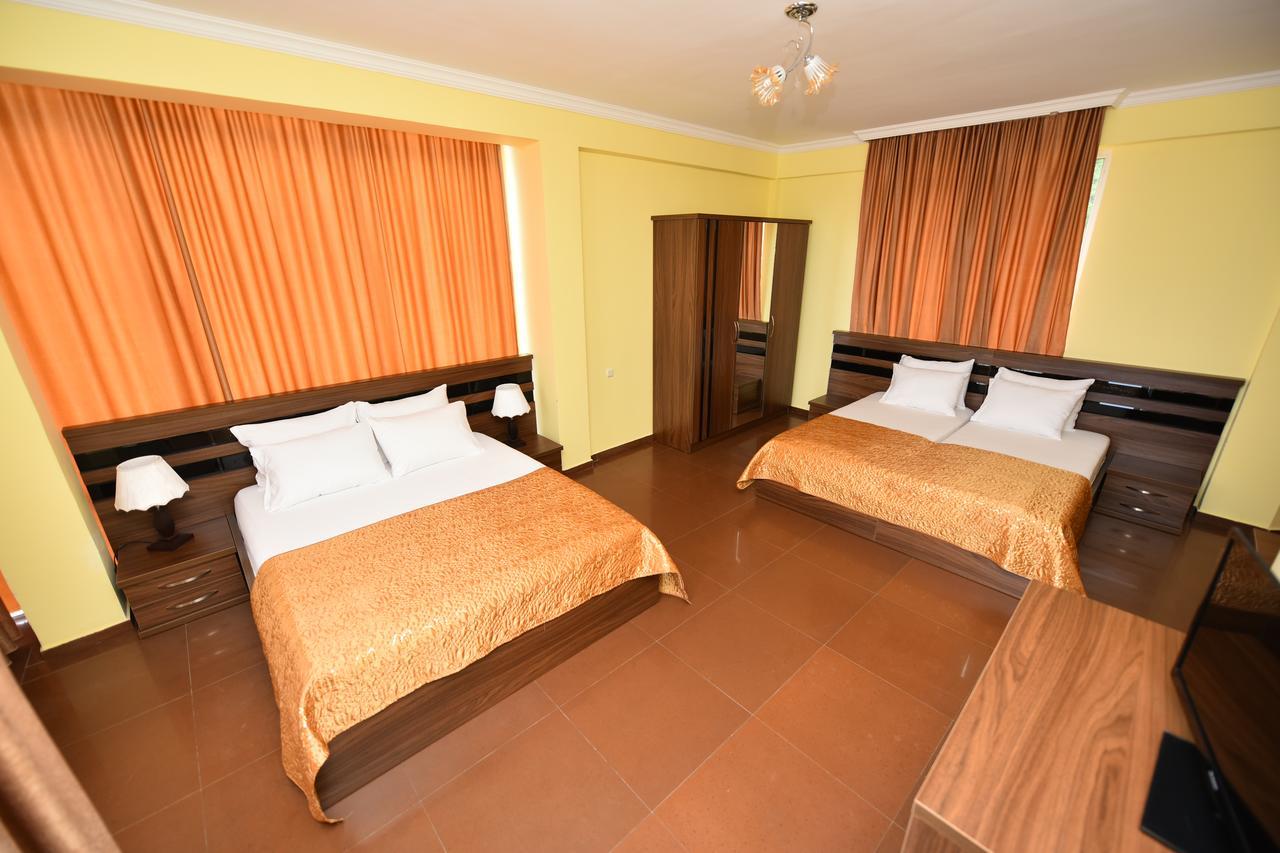 Hotel Lazuri In Kvariati Luaran gambar