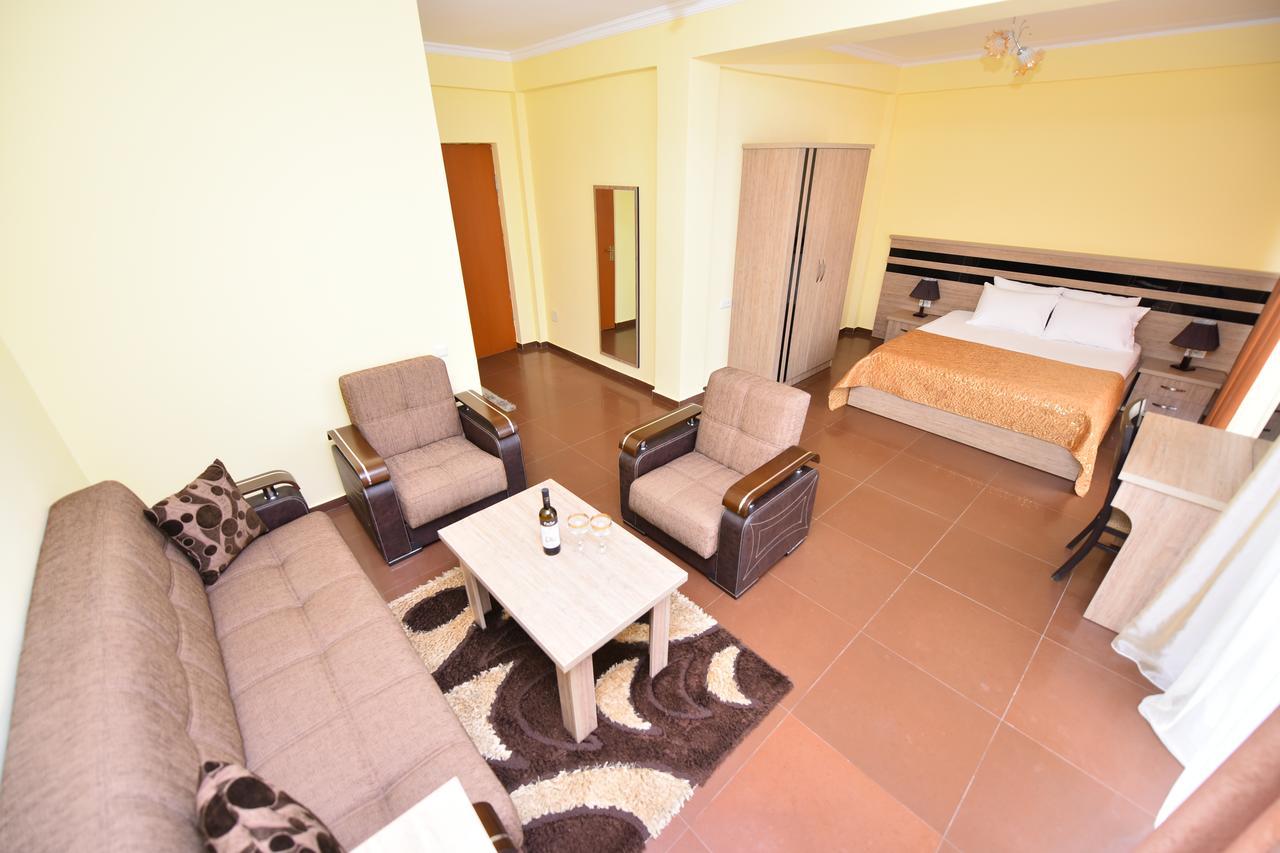 Hotel Lazuri In Kvariati Luaran gambar