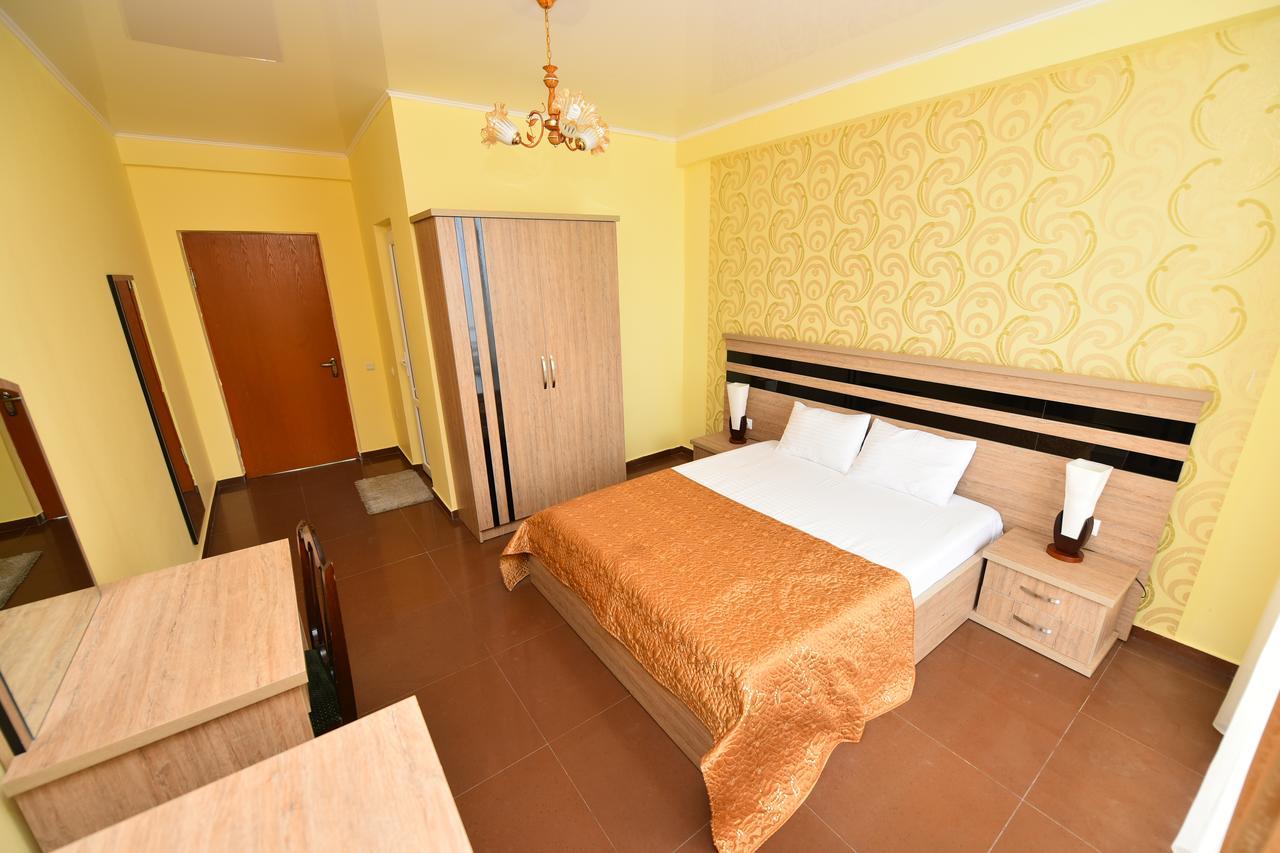 Hotel Lazuri In Kvariati Luaran gambar