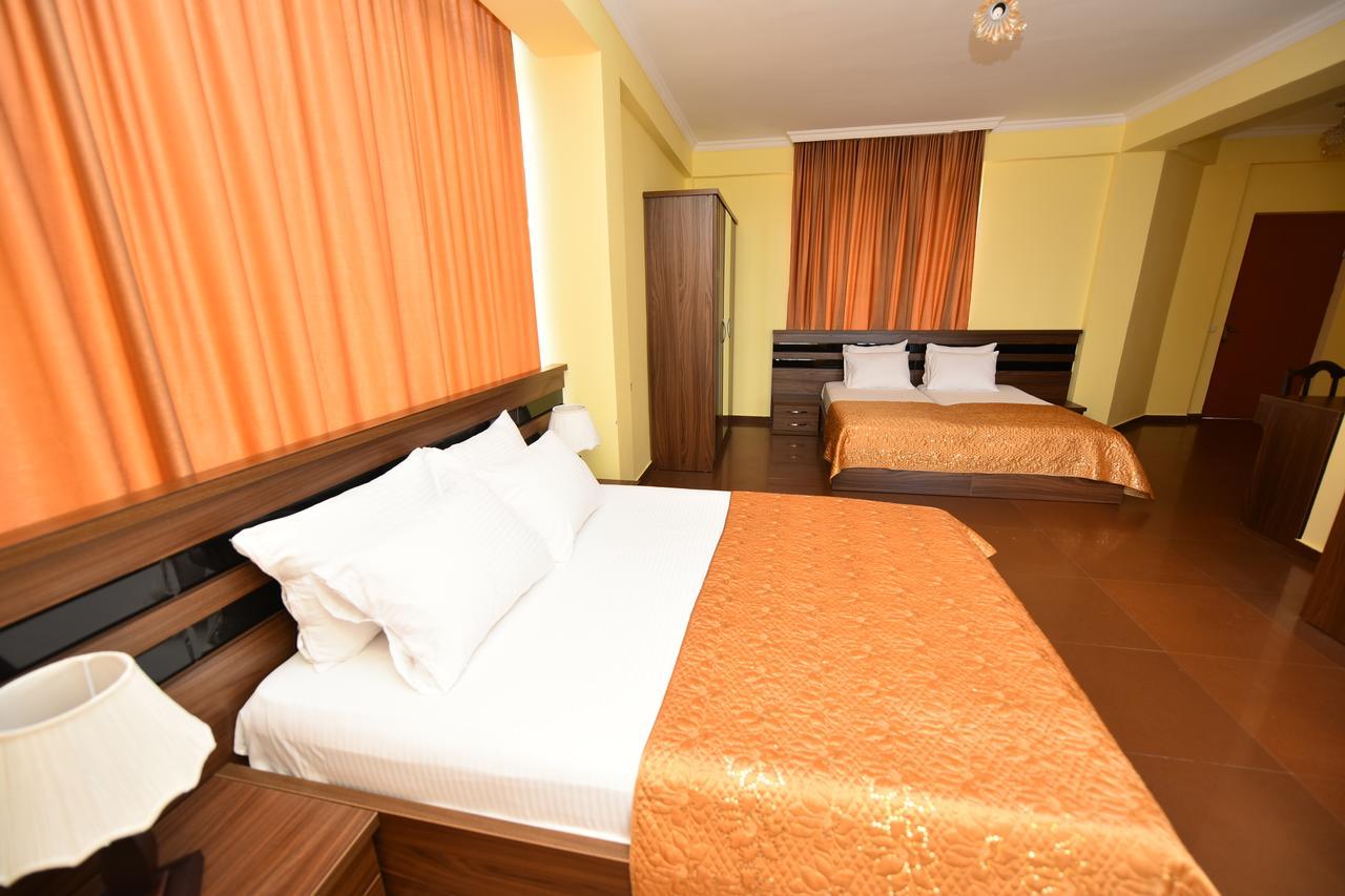 Hotel Lazuri In Kvariati Luaran gambar