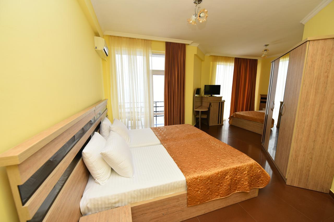 Hotel Lazuri In Kvariati Luaran gambar