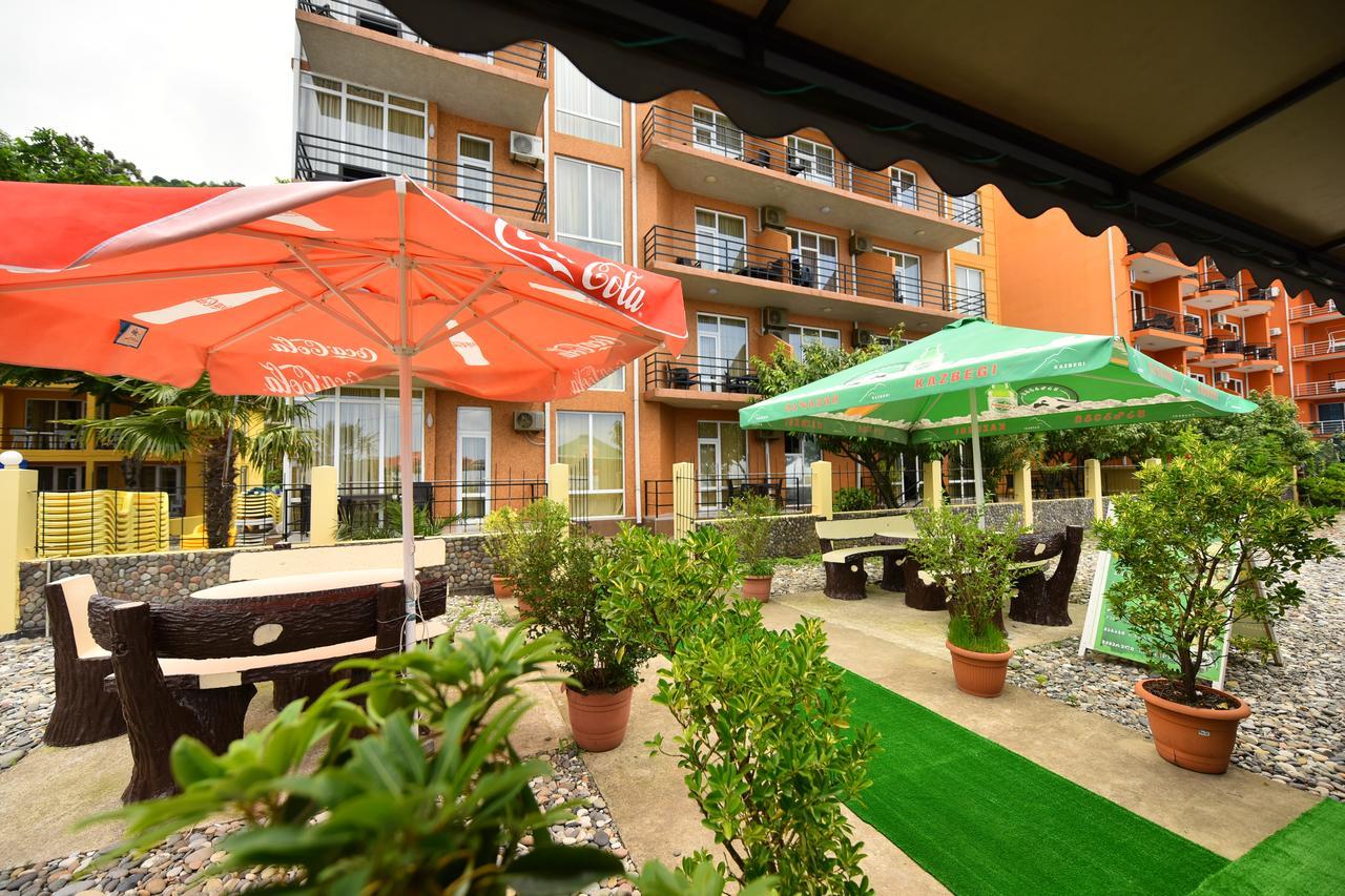 Hotel Lazuri In Kvariati Luaran gambar