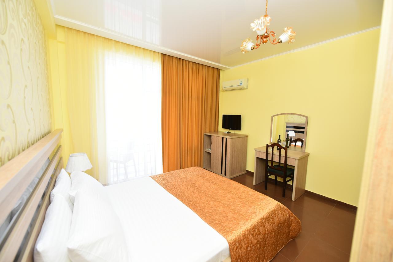 Hotel Lazuri In Kvariati Luaran gambar