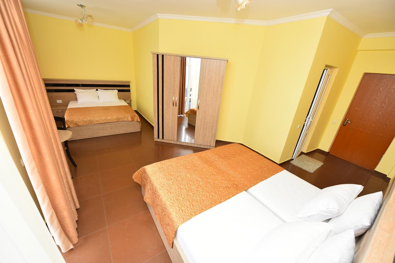 Hotel Lazuri In Kvariati Luaran gambar